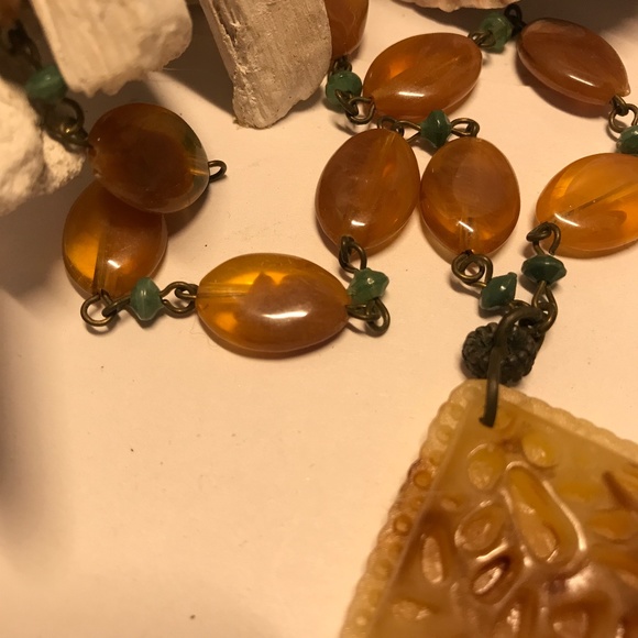 Pretty Amber and Green Coloured  Necklace - Picture 3 of 6